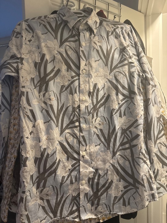 RW&CO. Light Blue Floral Button-Down Shirt - Picture 3 of 11